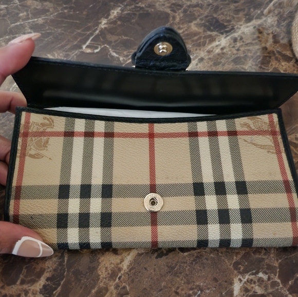 EUC Burberrys Nova Check Wallet - Picture 9 of 12